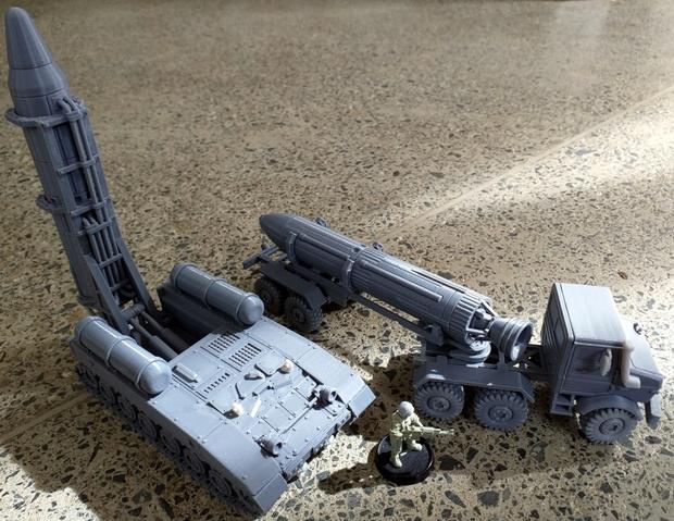 移動洲際彈道導(dǎo)彈甲板與拖車3D打印模型